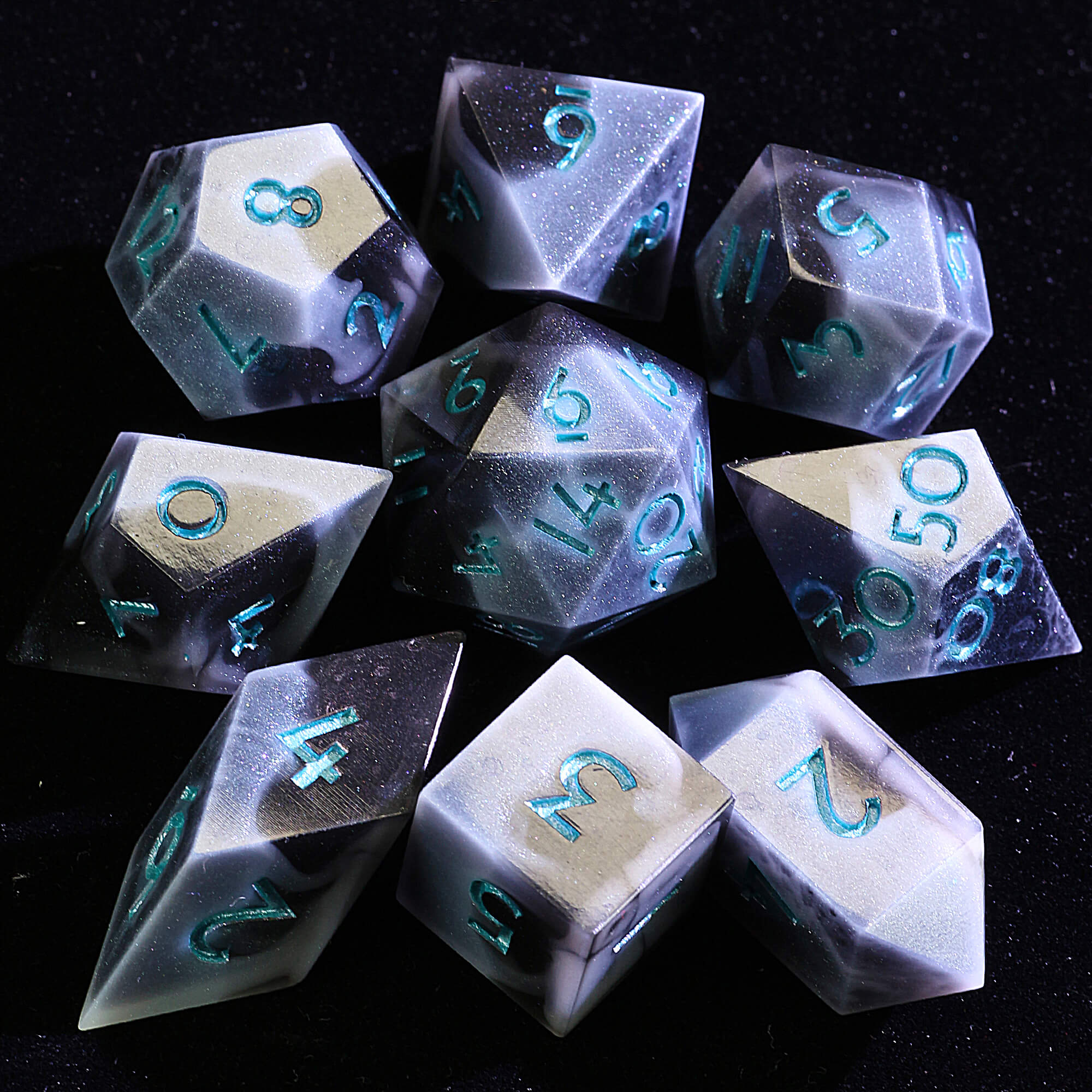9 Polyhedral Resin Dice D&D Se - огляд і ціна Heavy Equipment Games